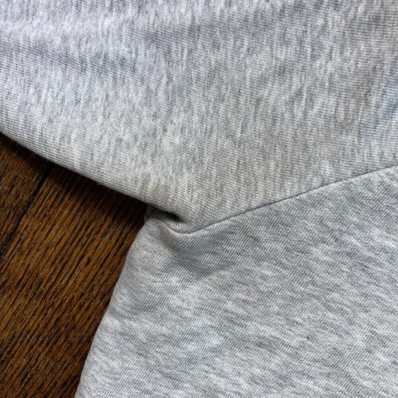 Womans PUMA cropped sweatshirt size Medium - Picture 3 of 3